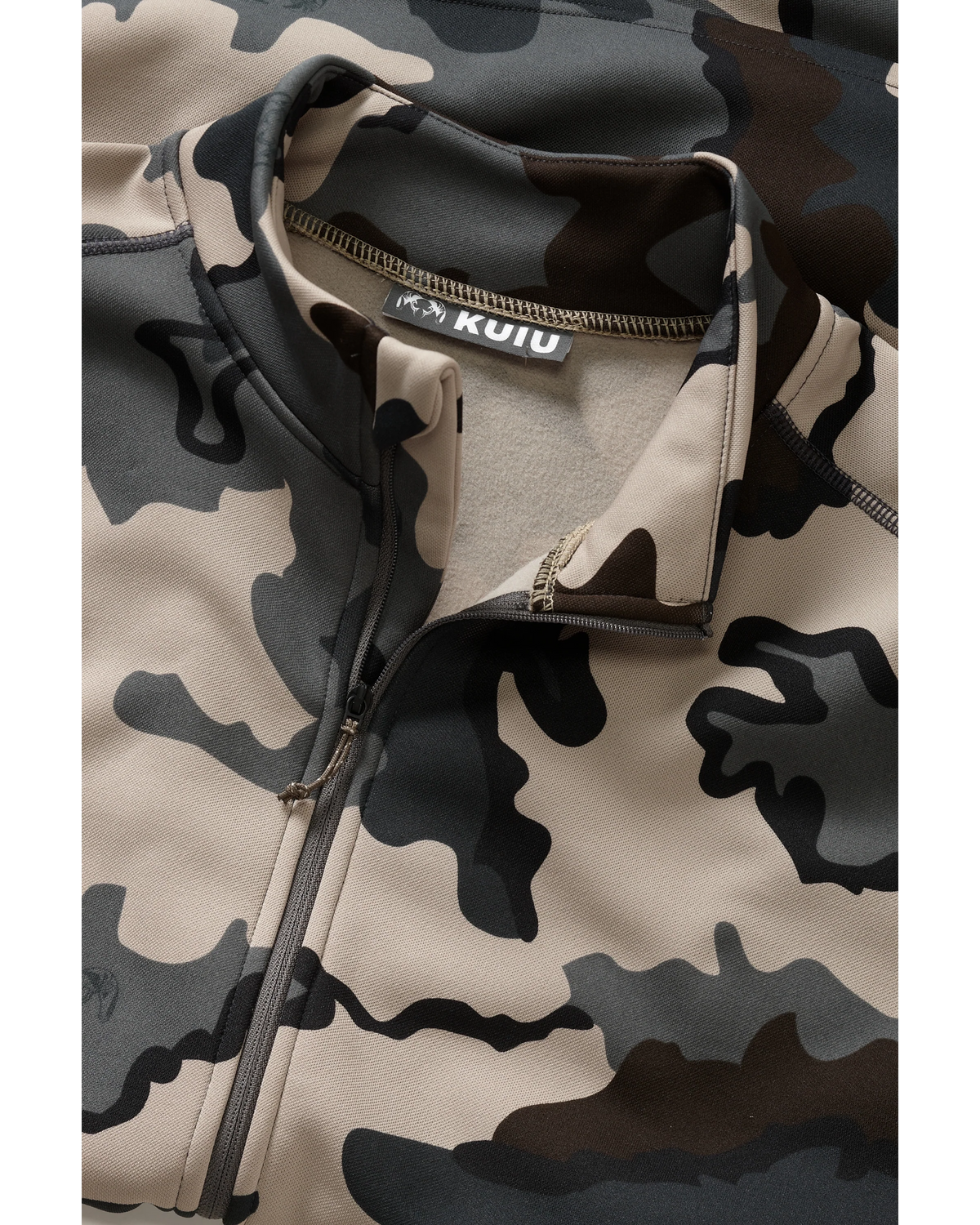 Peloton 200 Zip-T | Vias